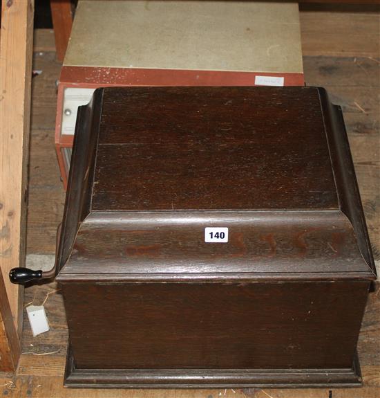 2 record players